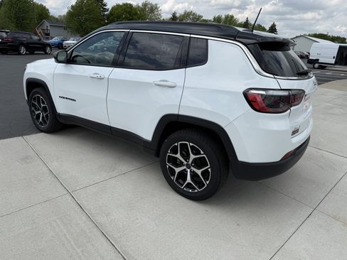 Used 2025 Jeep Compass Limited AWD/4WD image 6