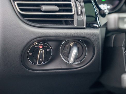 Certified 2025 Porsche Macan image 14