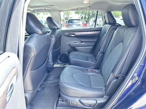 Used 2022 Toyota Highlander Limited FWD image 14
