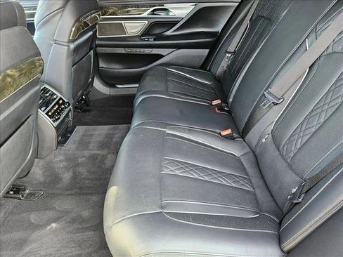 Used 2020 BMW 750i xDrive w/ Executive Package image 17