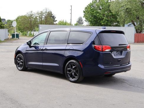 Used 2019 Chrysler Pacifica Touring Plus w/ S Appearance Package FWD image 3