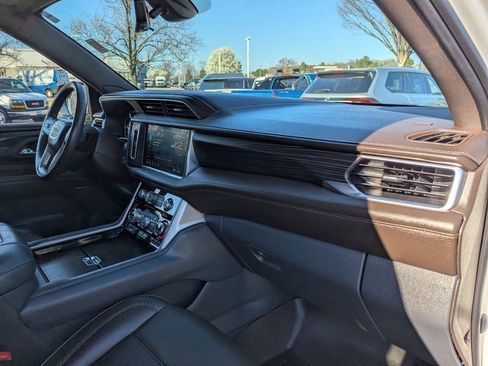 Used 2021 GMC Yukon Denali w/ Denali Premium Package image 19