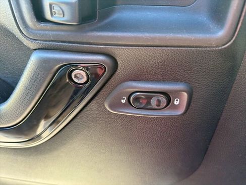 Used 2012 Jeep Wrangler Unlimited Sahara image 13