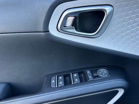 Used 2023 Kia Soul GT-Line image 11