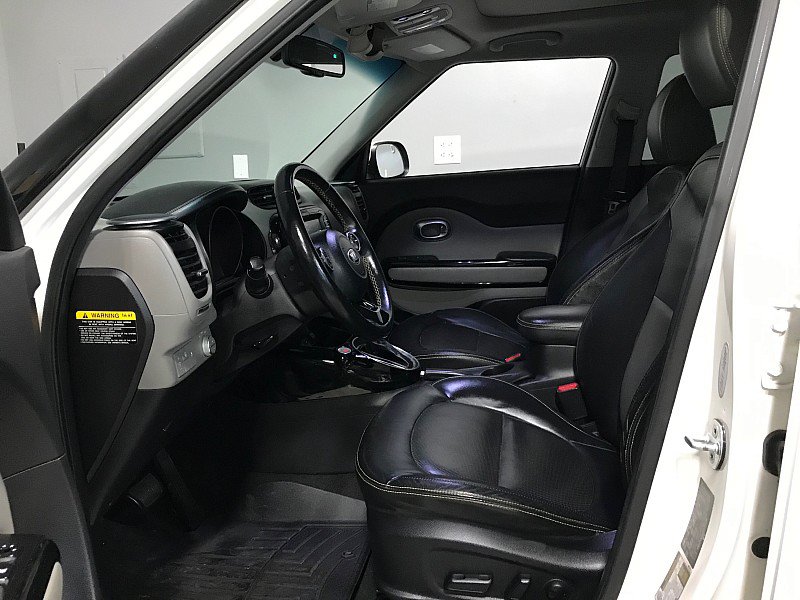 Used 2016 Kia Soul + w/ Primo Package FWD image 16