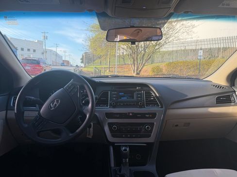 Used 2015 Hyundai Sonata SE image 5
