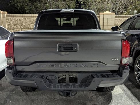 Used 2018 Toyota Tacoma TRD Off-Road w/ Technology Package RWD image 5
