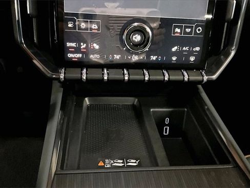 Used 2025 GMC Acadia AT4 image 15