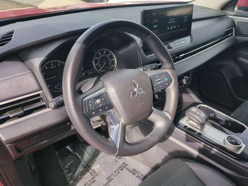 Used 2025 Mitsubishi Outlander SE AWD/4WD image 23