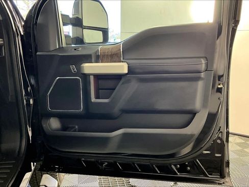 Used 2017 Ford F250 Lariat w/ Lariat Ultimate Package image 23