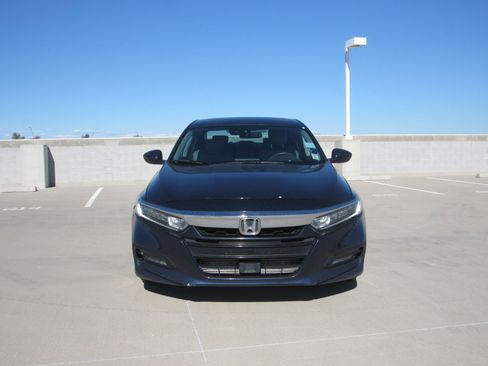 Used 2018 Honda Accord EX image 3