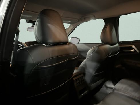 Used 2024 Mitsubishi Outlander SE image 16