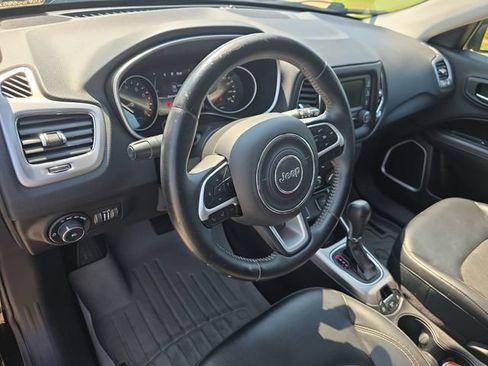 Used 2018 Jeep Compass Latitude FWD image 16