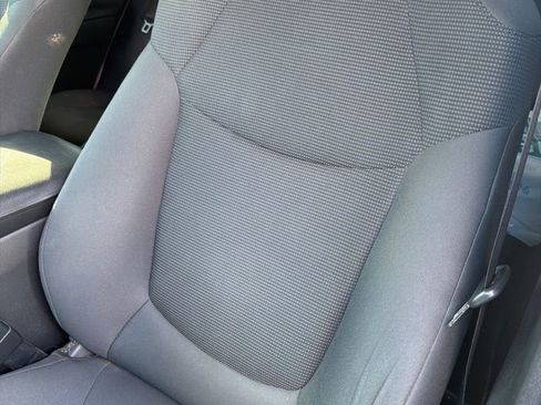 Used 2019 Toyota RAV4 LE image 5