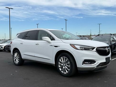 Used 2021 Buick Enclave Essence w/ Sound and Sites Package FWD image 3