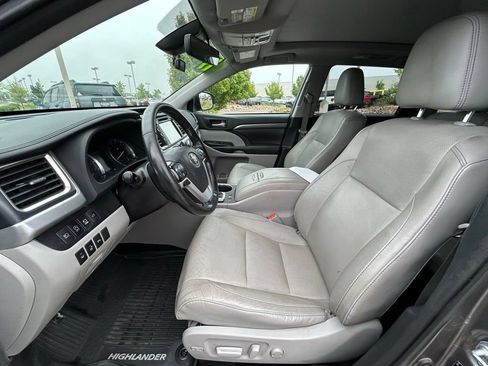 Used 2019 Toyota Highlander Limited Platinum AWD/4WD image 13