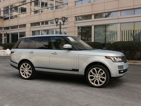 Used 2014 Land Rover Range Rover Supercharged image 2
