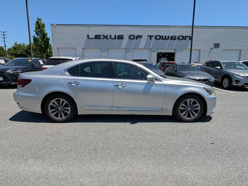 Used 2013 Lexus LS 460 AWD w/ Comfort Pkg image 2