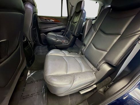 Used 2018 Cadillac Escalade Luxury AWD/4WD image 18