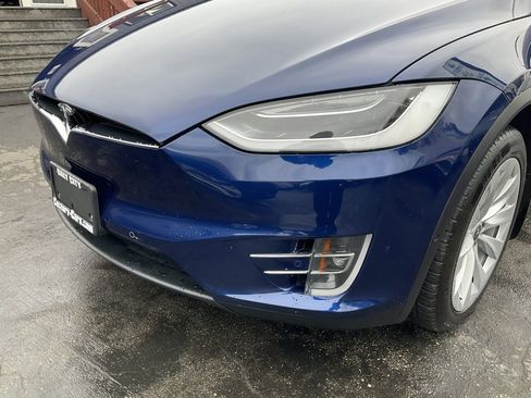 Used 2018 Tesla Model X 100D image 96