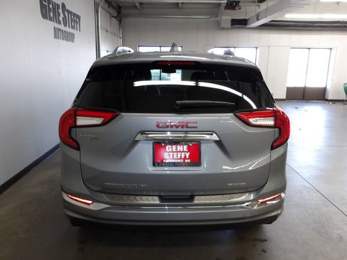 Used 2024 GMC Terrain Denali w/ Denali Premium Package AWD/4WD image 7