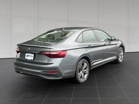 Used 2024 Volkswagen Jetta SE FWD image 5