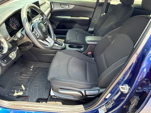 Used 2020 Kia Forte LXS FWD image 9