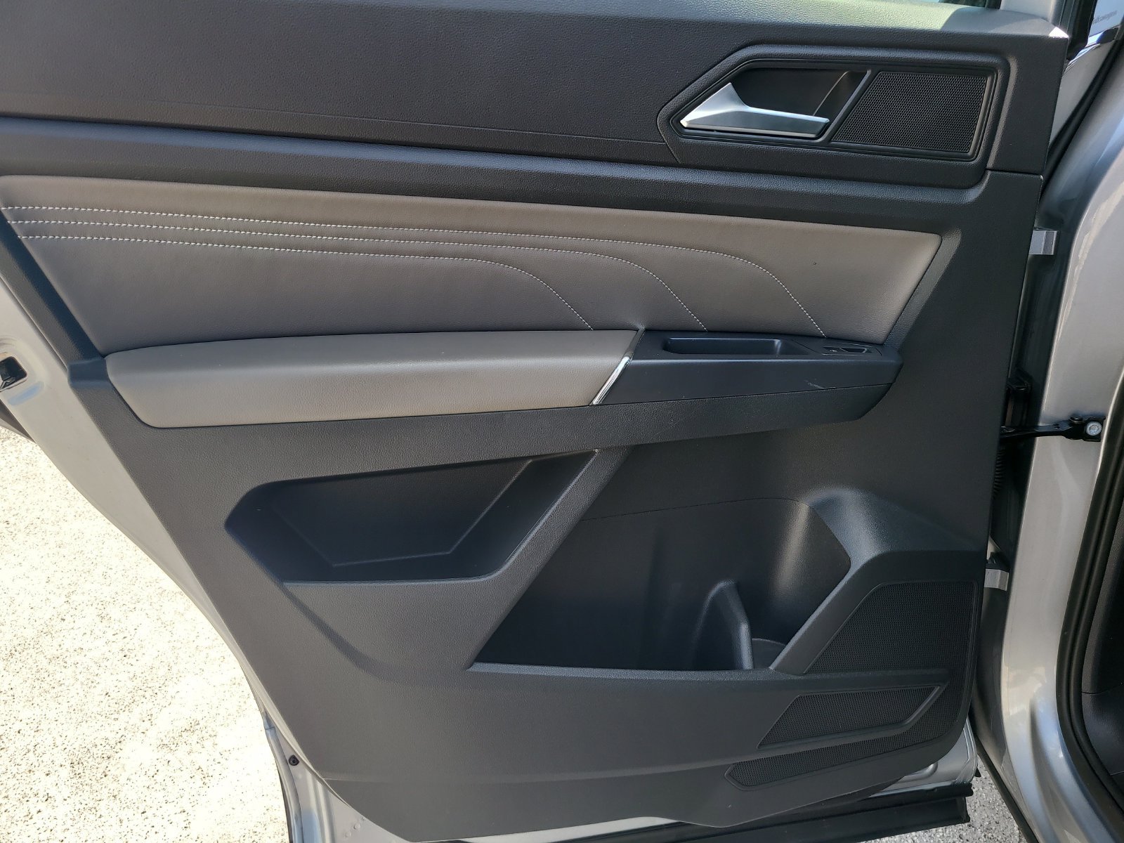 Used 2021 Volkswagen Atlas Cross Sport SE w/ Panoramic Sunroof Package FWD image 8
