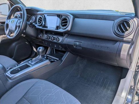 Used 2017 Toyota Tacoma TRD Sport w/ Tow Package RWD image 21