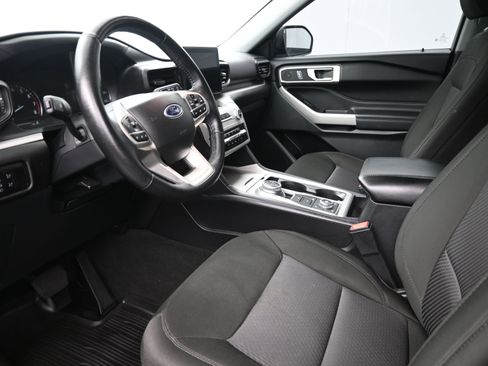 Used 2023 Ford Explorer XLT image 10