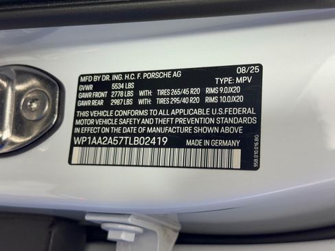 Certified 2026 Porsche Macan AWD/4WD image 31