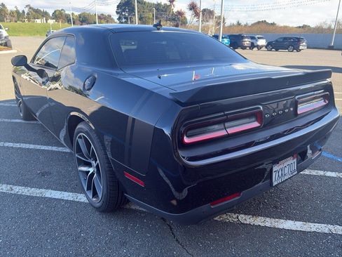 Used 2017 Dodge Challenger R/T Scat Pack w/ Leather Interior Group image 18