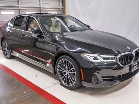 Used 2023 BMW 530e w/ Premium Package RWD image 5