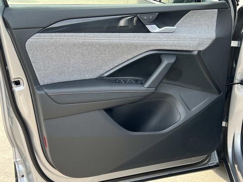 New 2026 Volkswagen Tiguan S FWD image 9