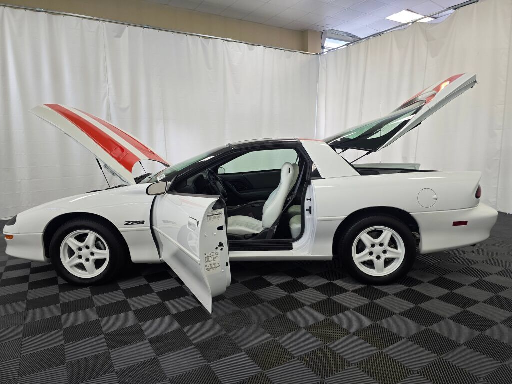 Used 1997 Chevrolet Camaro SS w/ Preferred Equipment Group 2 RWD image 43