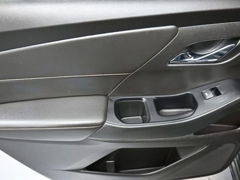 Used 2019 Chevrolet Traverse LT image 19