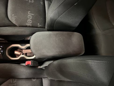 Used 2017 Jeep Renegade Latitude AWD/4WD image 27