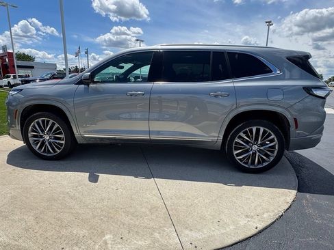 Used 2025 Buick Enclave Avenir w/ Super Cruise Package FWD image 4