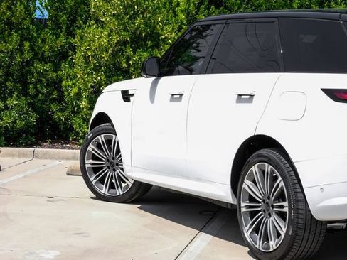 New 2026 Land Rover Range Rover Sport Dynamic SE AWD/4WD image 14