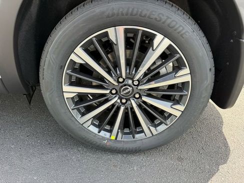 New 2026 Nissan Pathfinder Platinum FWD image 12