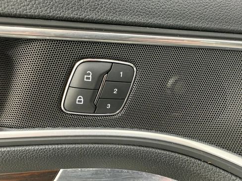 Used 2018 Ford Explorer Limited w/ Equipment Group 301A AWD/4WD image 15