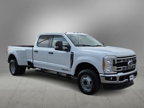 Used 2025 Ford F350 XLT AWD/4WD image 2