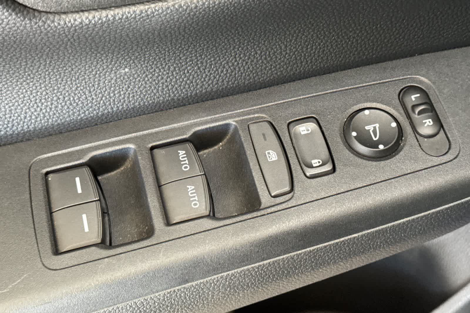 Used 2025 Honda CR-V EX image 13