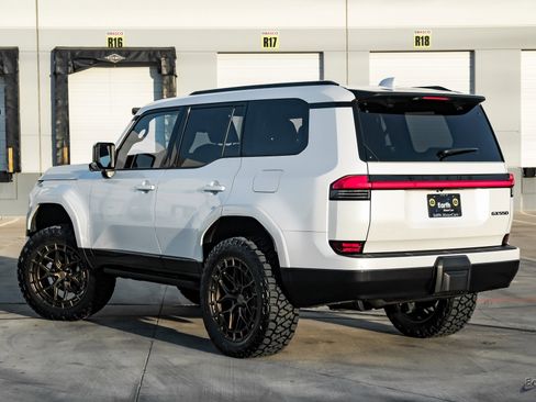 Used 2025 Lexus GX 550 image 8