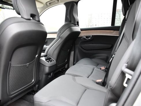 Certified 2025 Volvo XC90 B6 Plus image 15