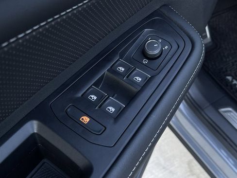 Used 2025 Volkswagen Atlas SEL Premium R-Line image 10