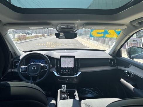 Certified 2025 Volvo XC90 B6 Plus image 18