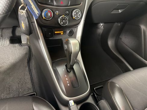 Used 2021 Chevrolet Trax LT FWD image 16