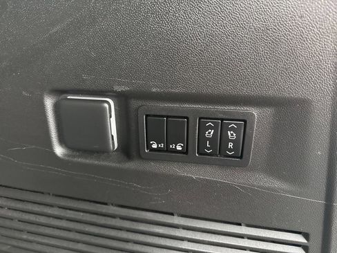 Certified 2022 GMC Yukon Denali w/ Denali Premium Package image 25