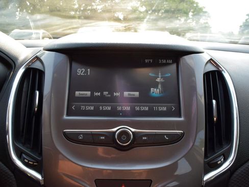 Used 2017 Chevrolet Cruze LT FWD image 17
